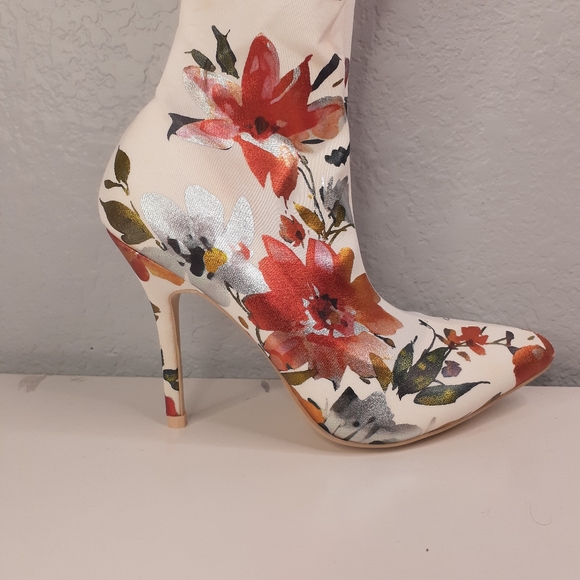 New over the knee mackin j printed boots size 7.5 - Picture 2 of 8